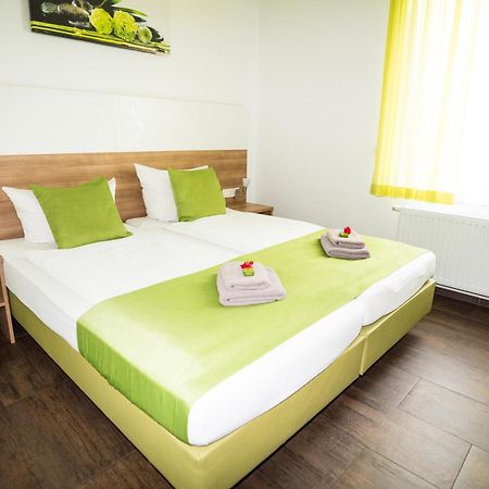 Bed & Breakfast Outlet Hotel Dettingen an der Erms Luaran gambar