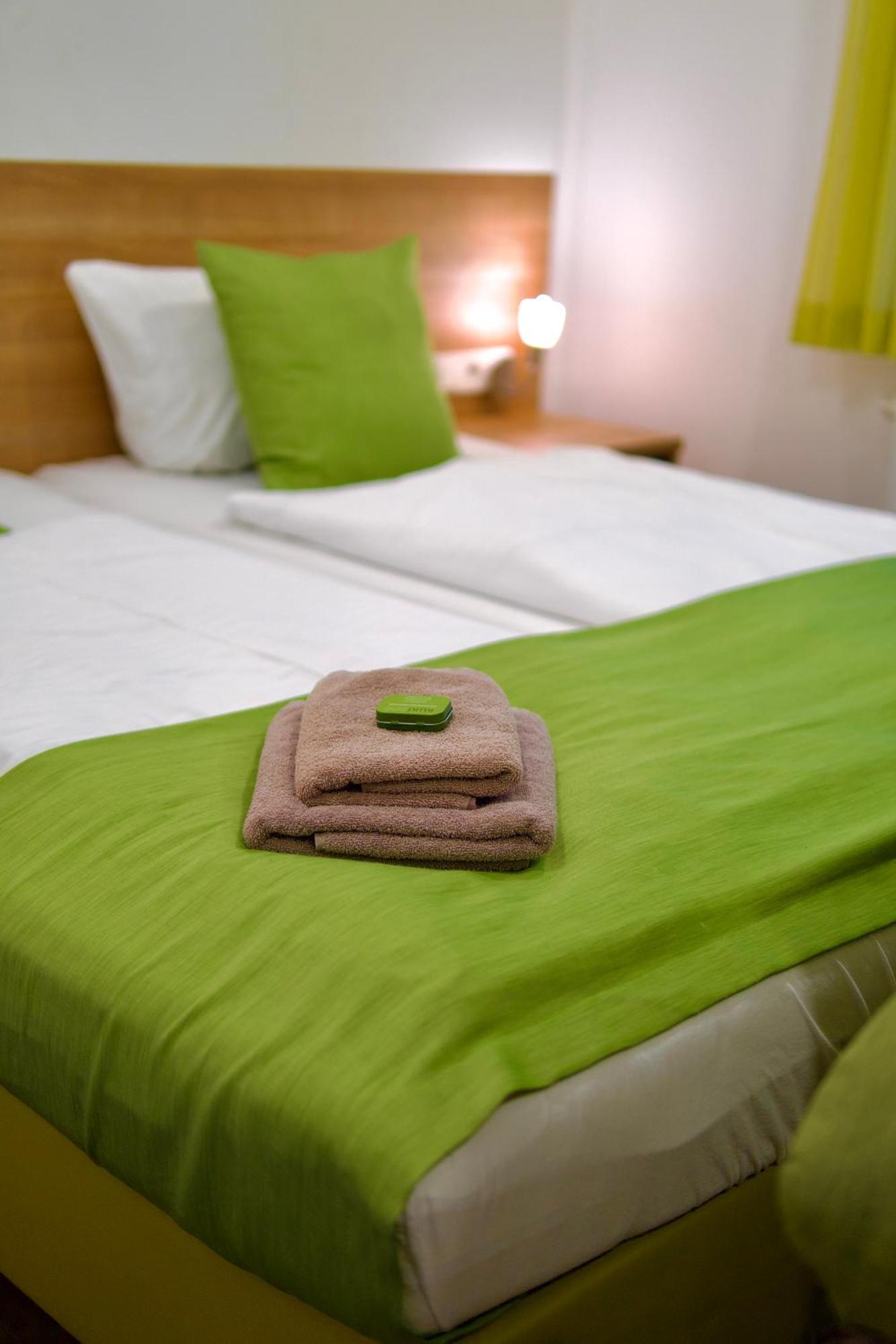 Bed & Breakfast Outlet Hotel Dettingen an der Erms Luaran gambar
