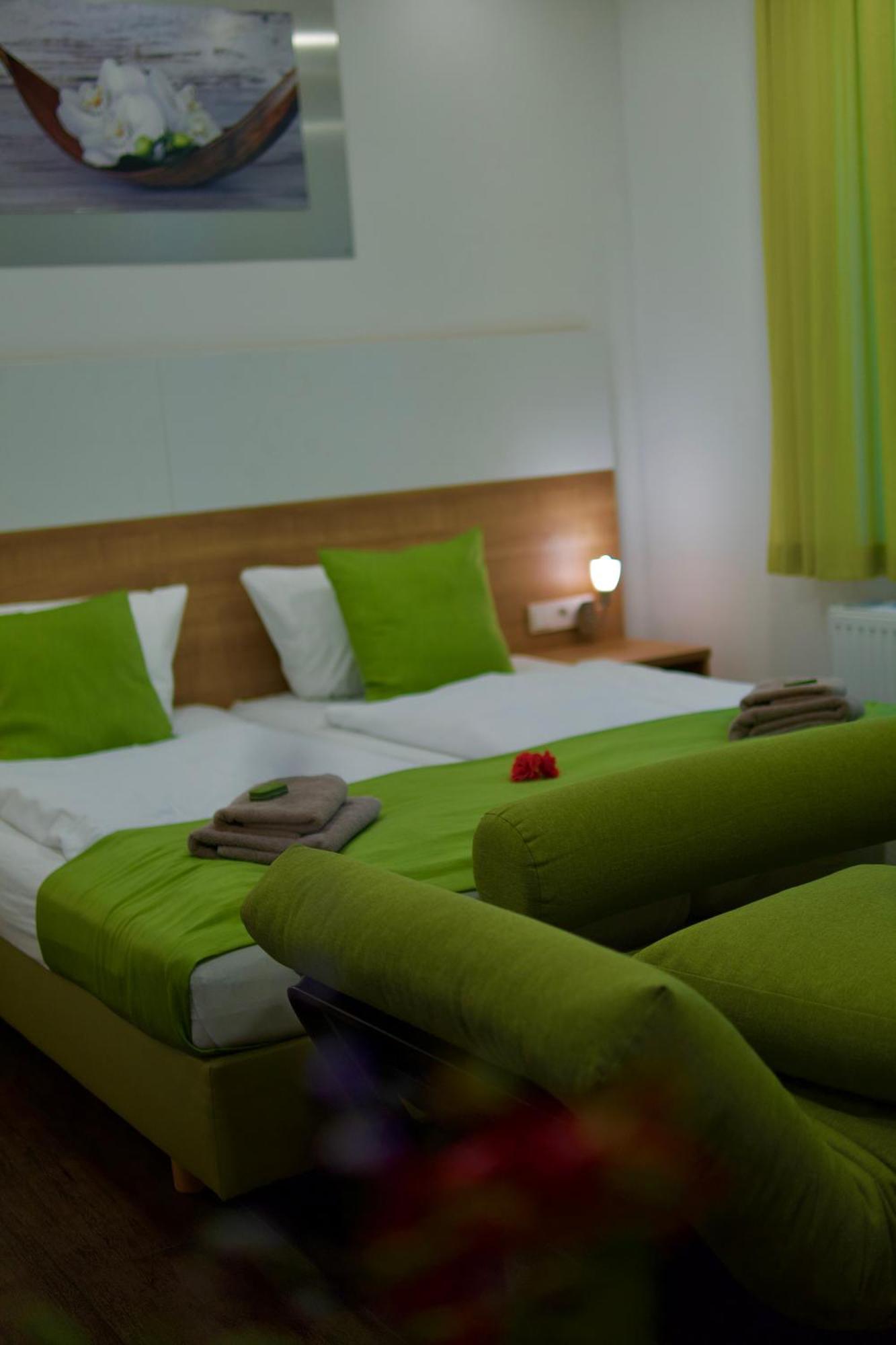 Bed & Breakfast Outlet Hotel Dettingen an der Erms Luaran gambar
