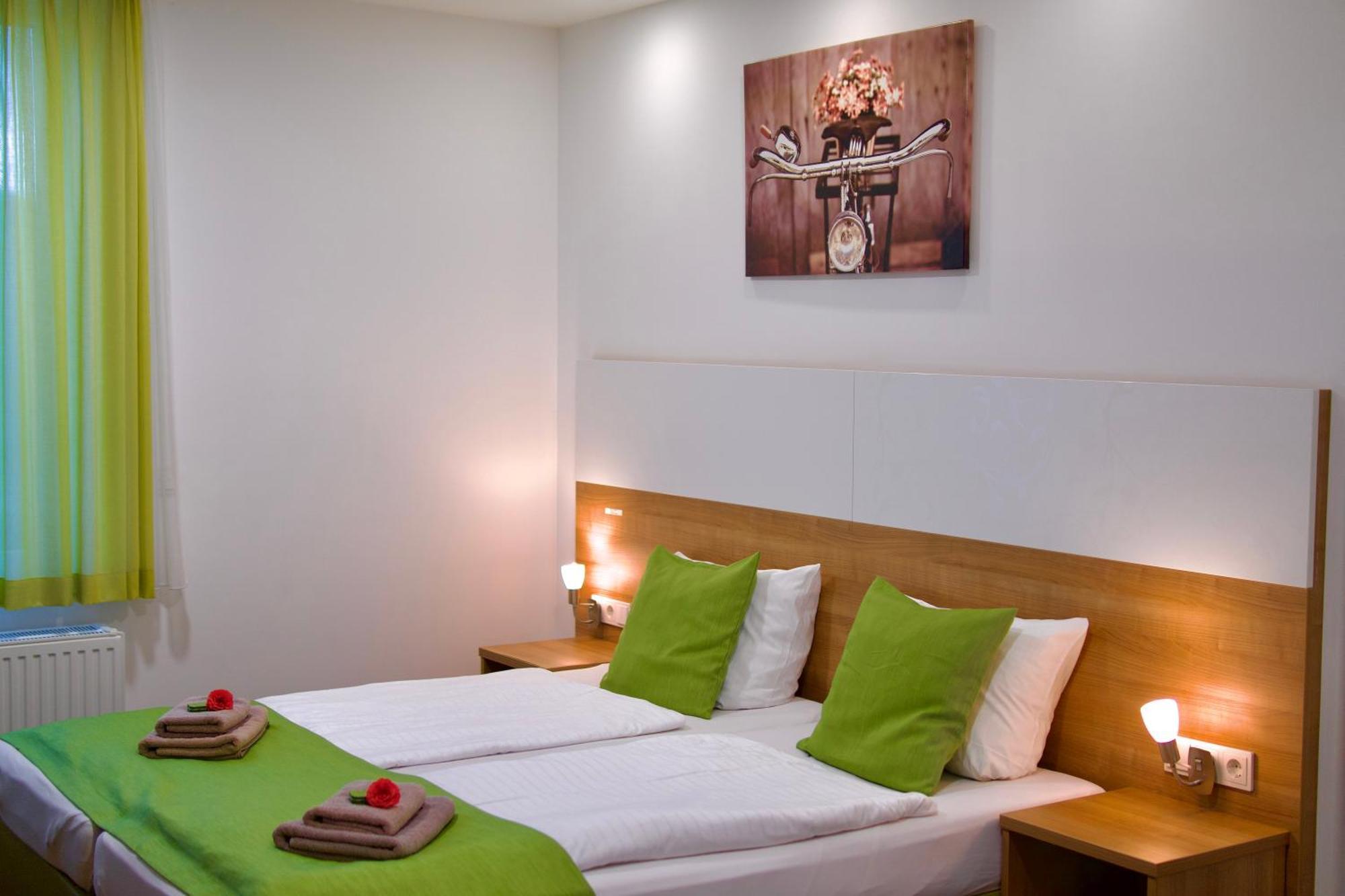 Bed & Breakfast Outlet Hotel Dettingen an der Erms Luaran gambar