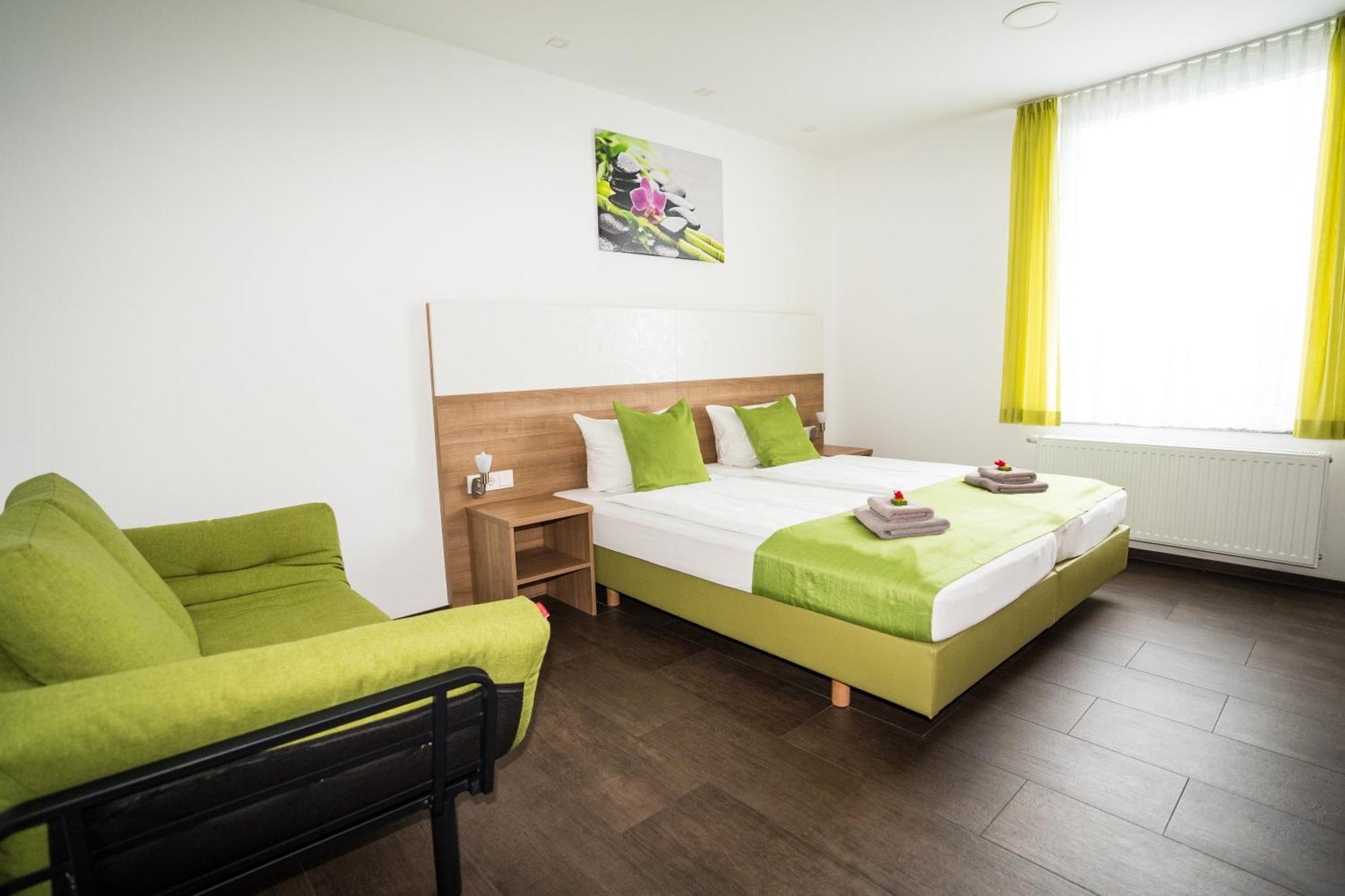 Bed & Breakfast Outlet Hotel Dettingen an der Erms Luaran gambar
