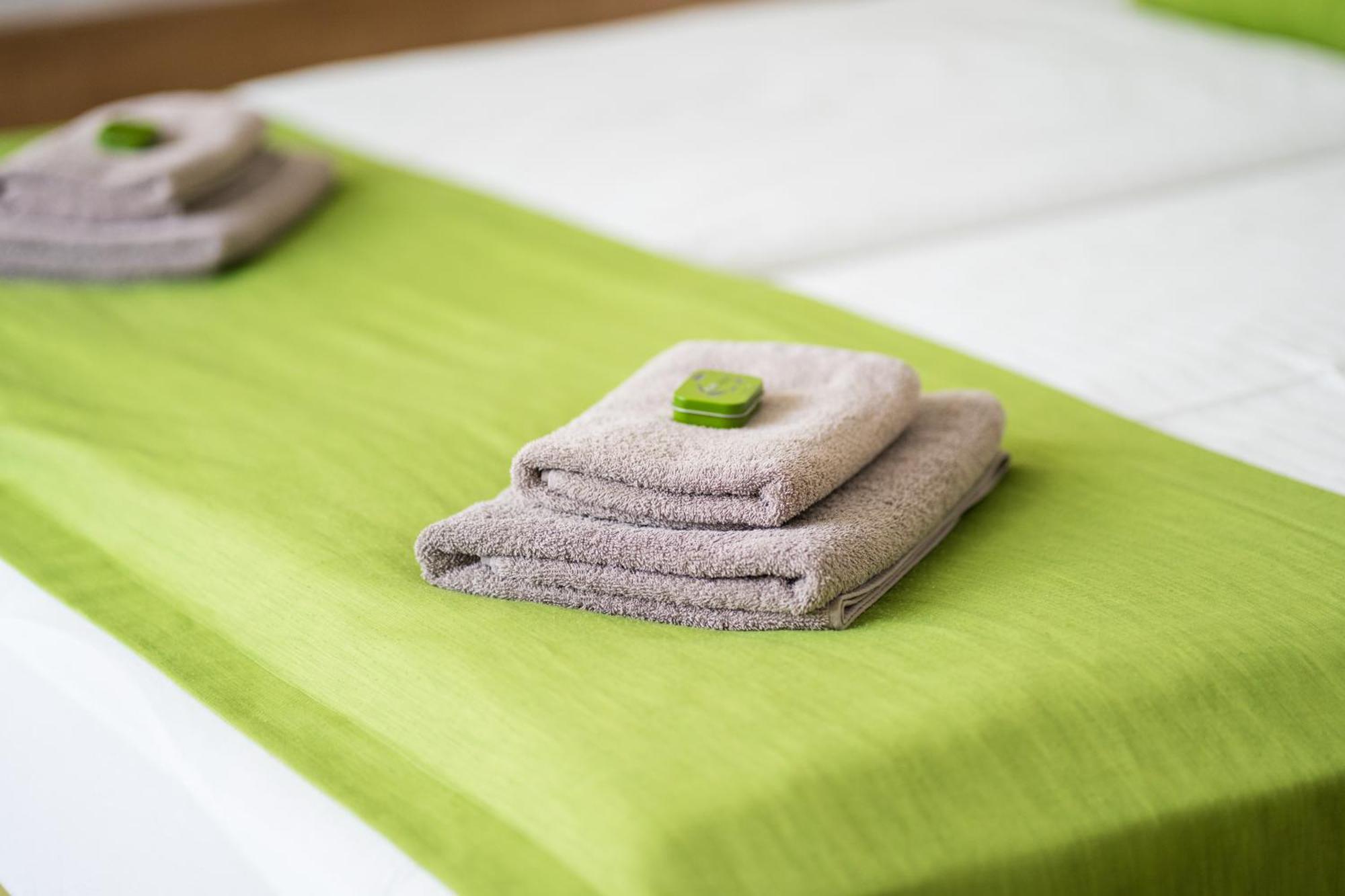 Bed & Breakfast Outlet Hotel Dettingen an der Erms Luaran gambar