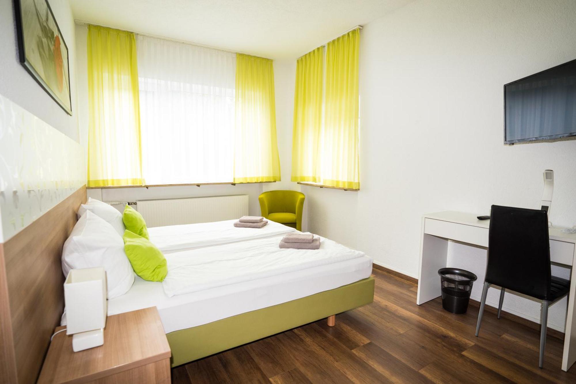 Bed & Breakfast Outlet Hotel Dettingen an der Erms Luaran gambar