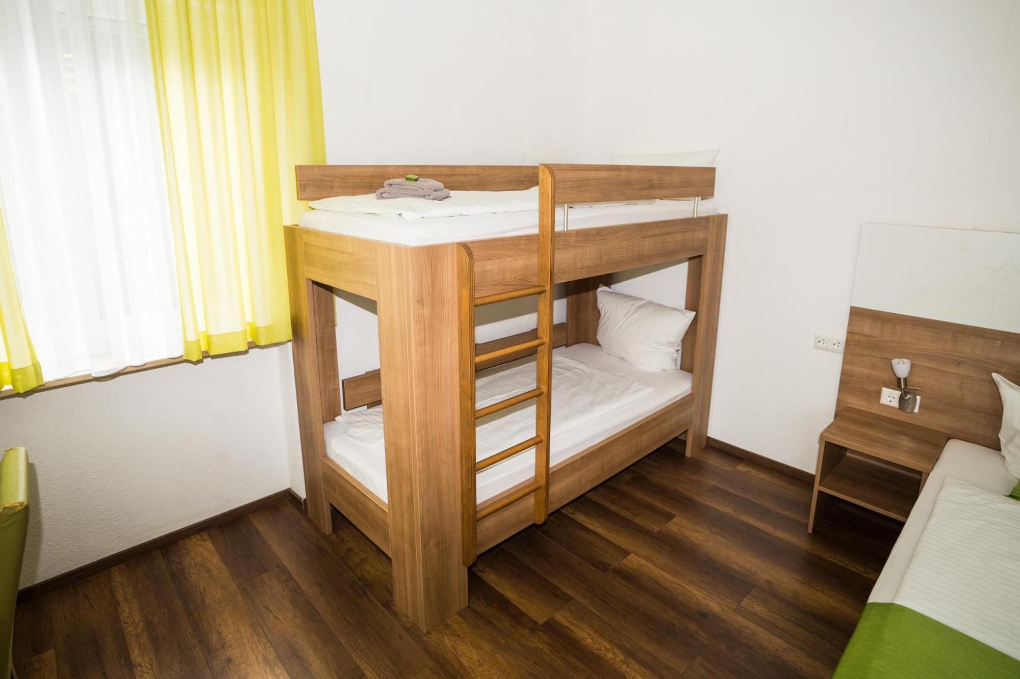 Bed & Breakfast Outlet Hotel Dettingen an der Erms Luaran gambar
