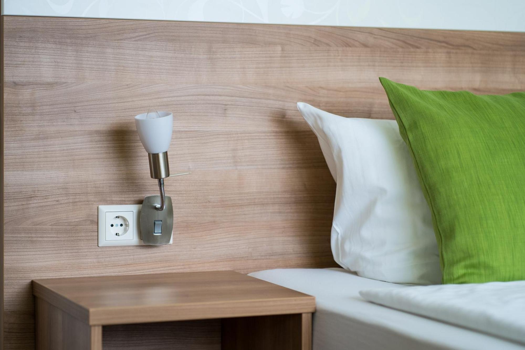 Bed & Breakfast Outlet Hotel Dettingen an der Erms Luaran gambar