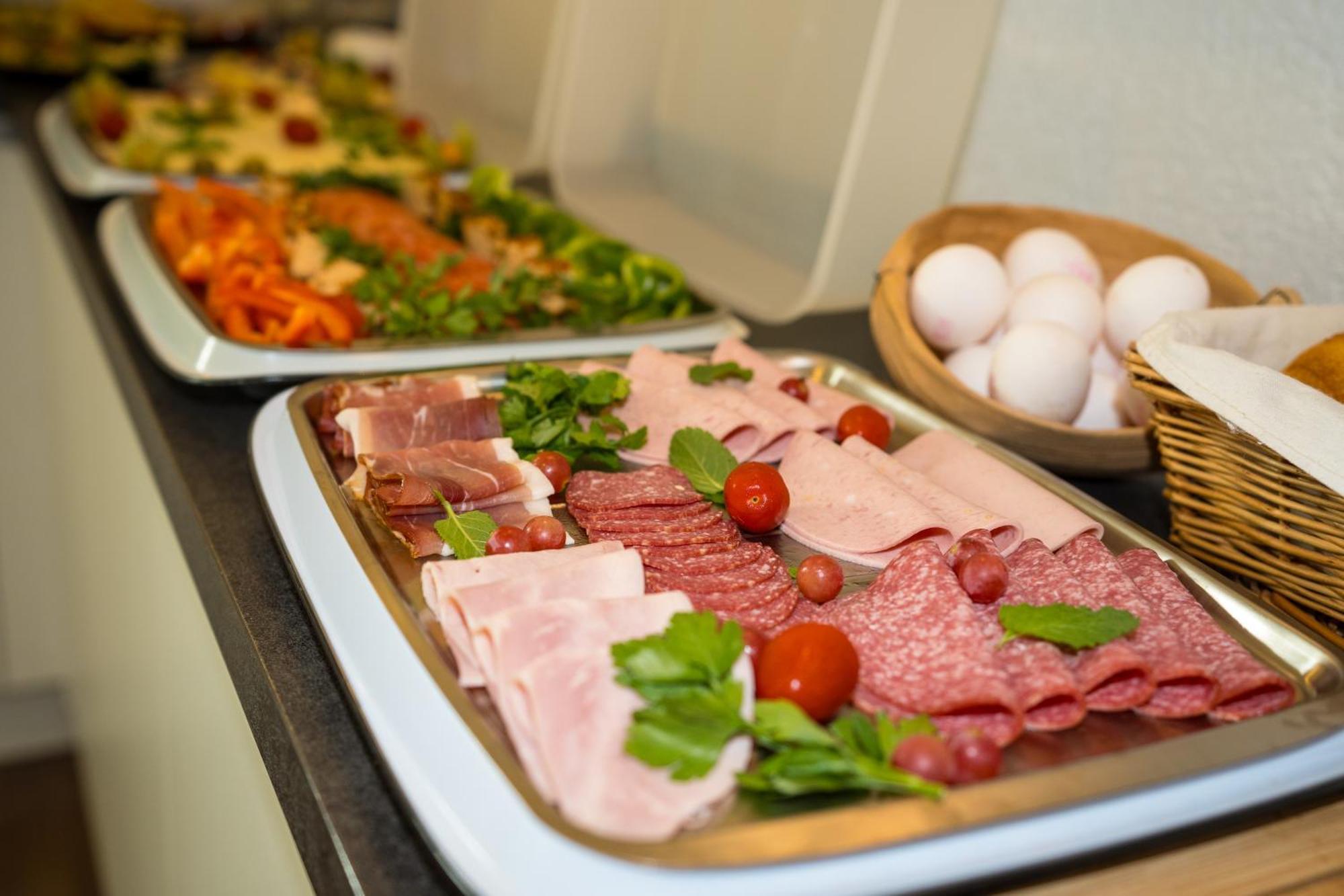 Bed & Breakfast Outlet Hotel Dettingen an der Erms Luaran gambar