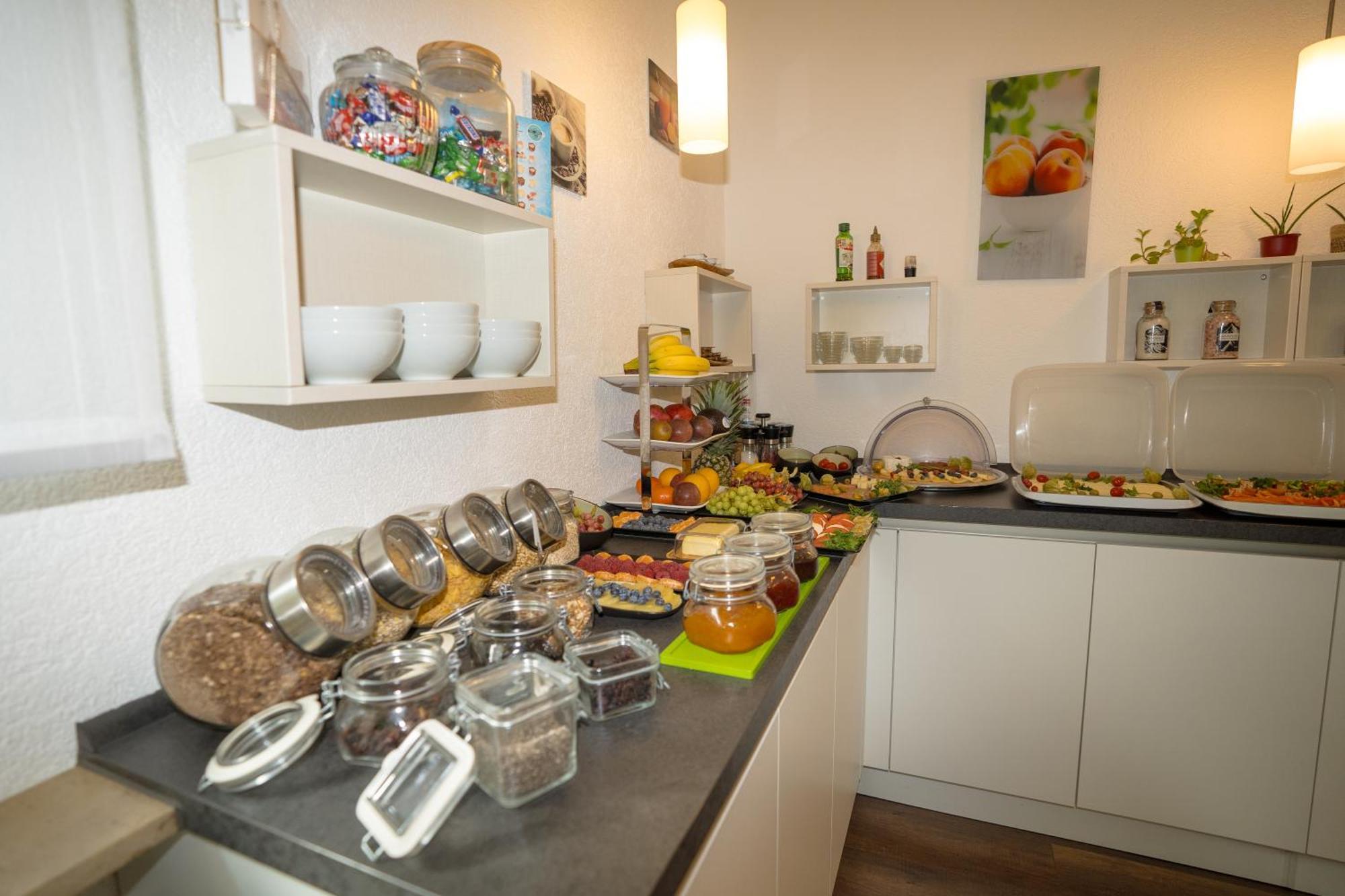 Bed & Breakfast Outlet Hotel Dettingen an der Erms Luaran gambar