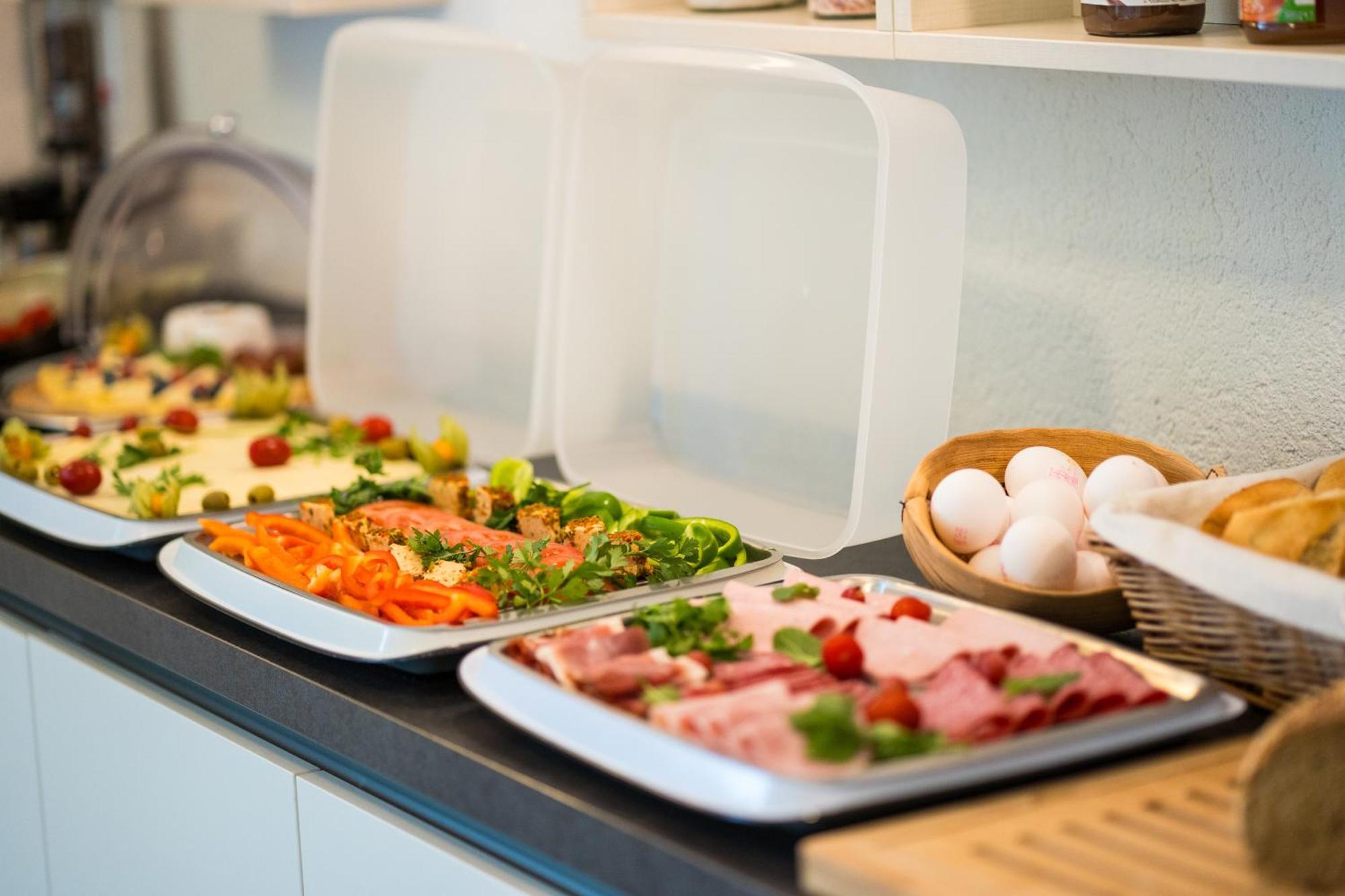 Bed & Breakfast Outlet Hotel Dettingen an der Erms Luaran gambar